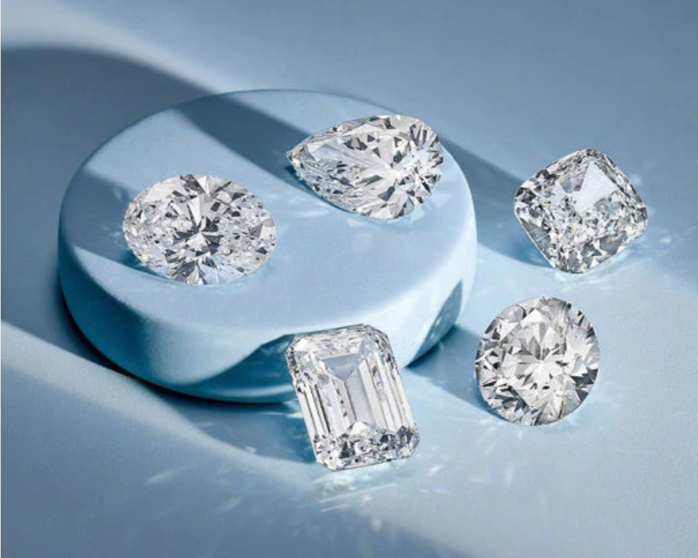 A COMPREHENSIVE GUIDE TO BUYING DIAMONDS