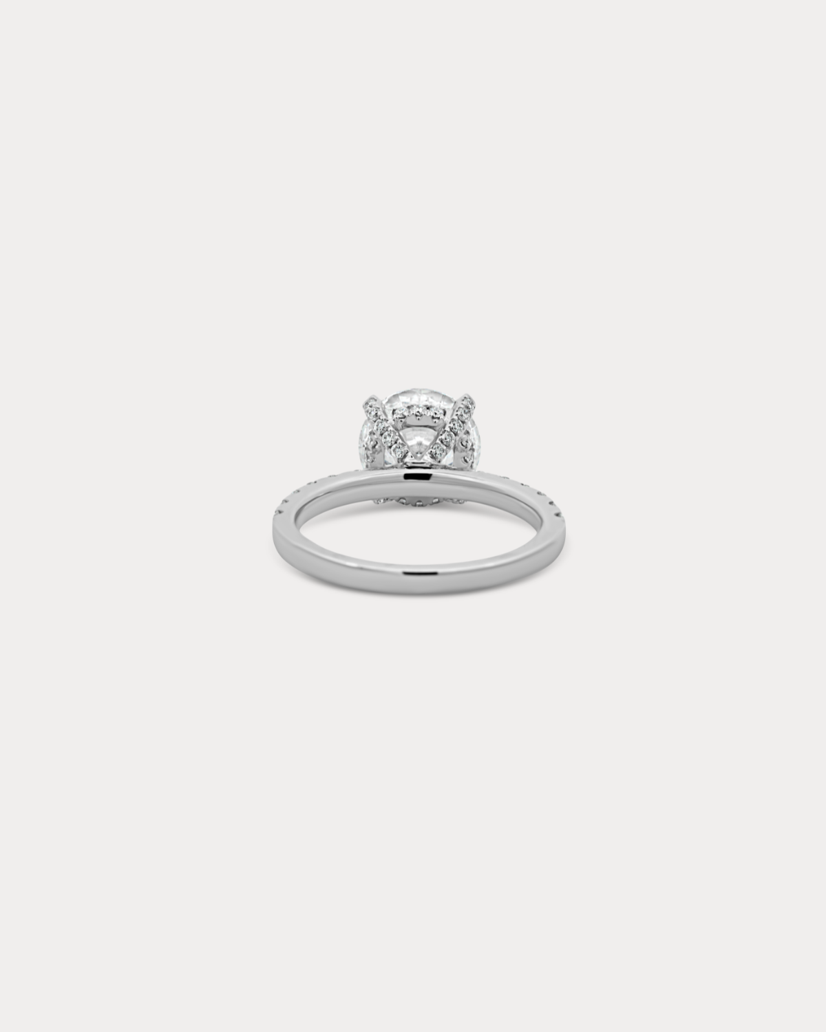 Bague de fiançailles taille ronde avec halo caché