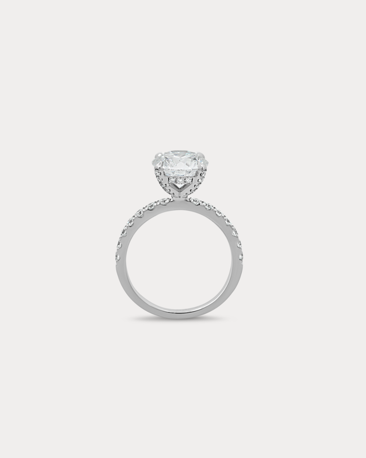 Bague de fiançailles taille ronde avec halo caché