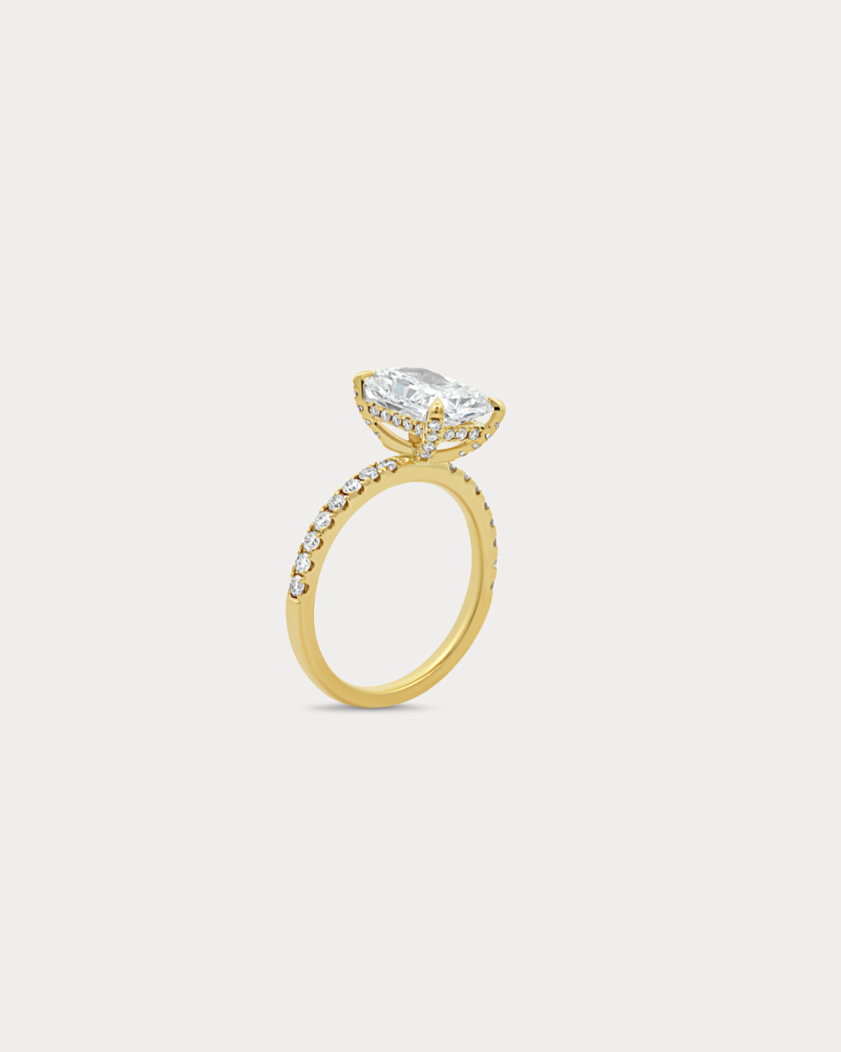 Bague de fiançailles taille radiant avec halo caché