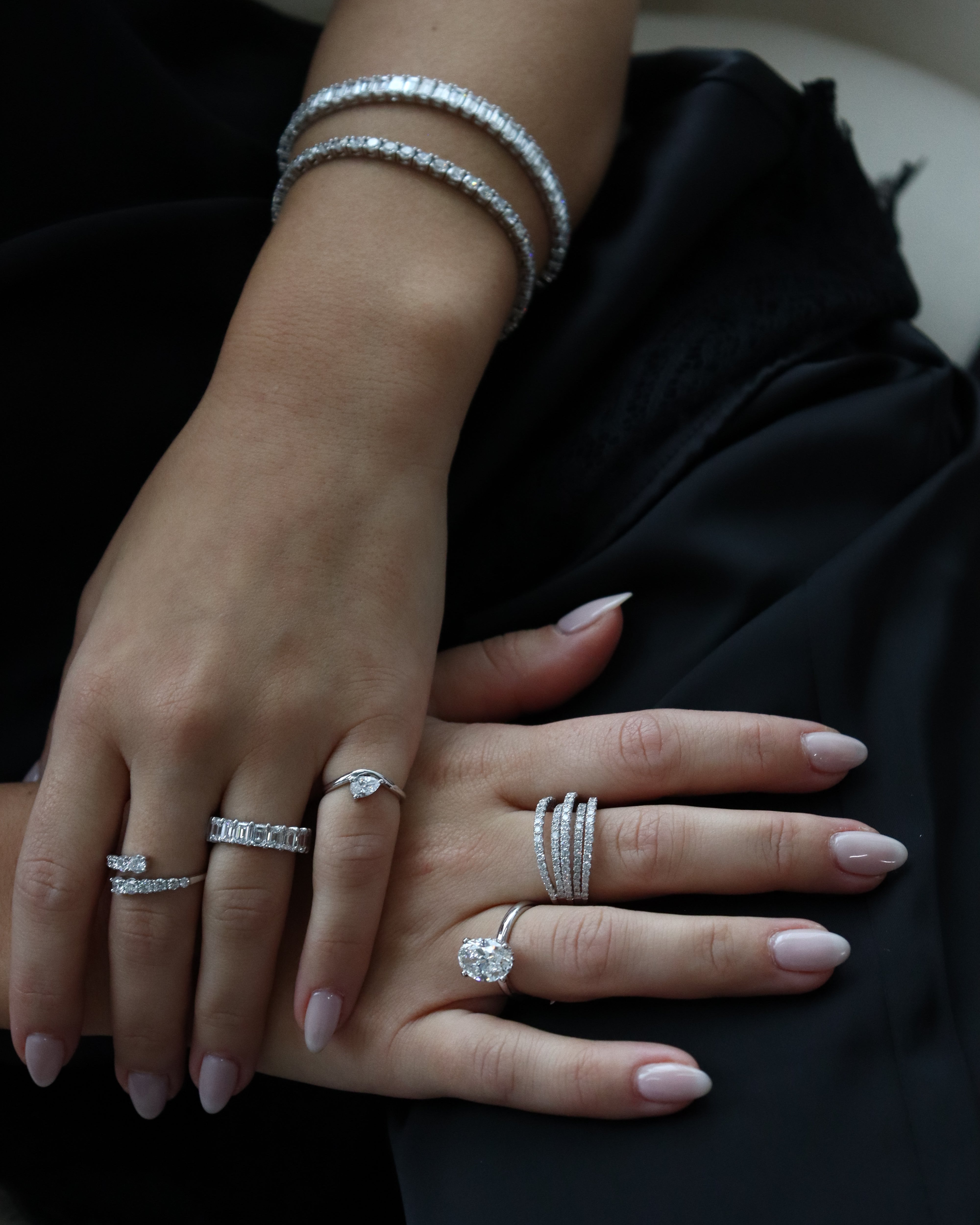 Bague de fiançailles en diamant de laboratoire ovale avec halo caché