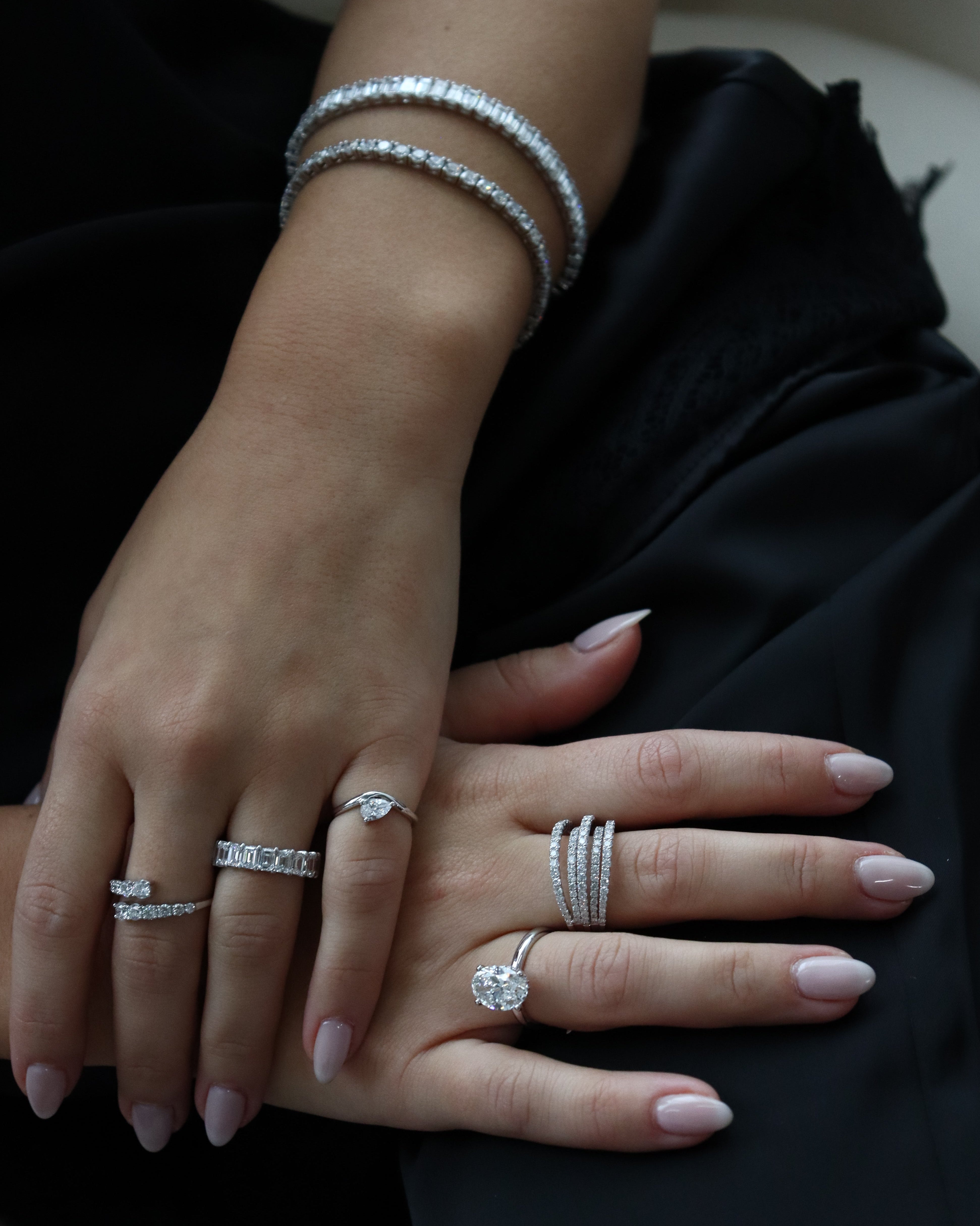 Bague de fiançailles en diamant de laboratoire ovale avec halo caché