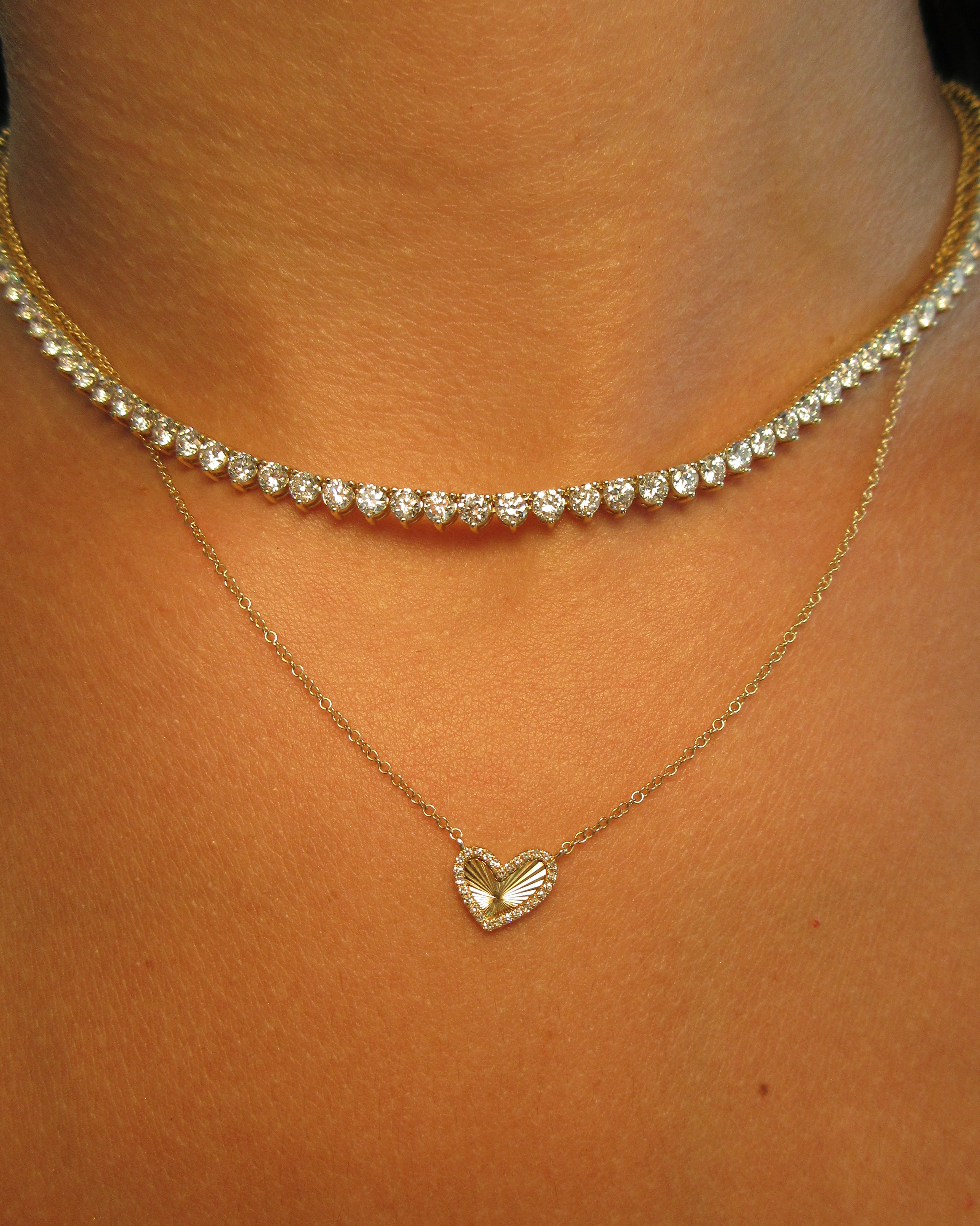 Collier avec pendentif en forme de cœur cannelé et mini diamant