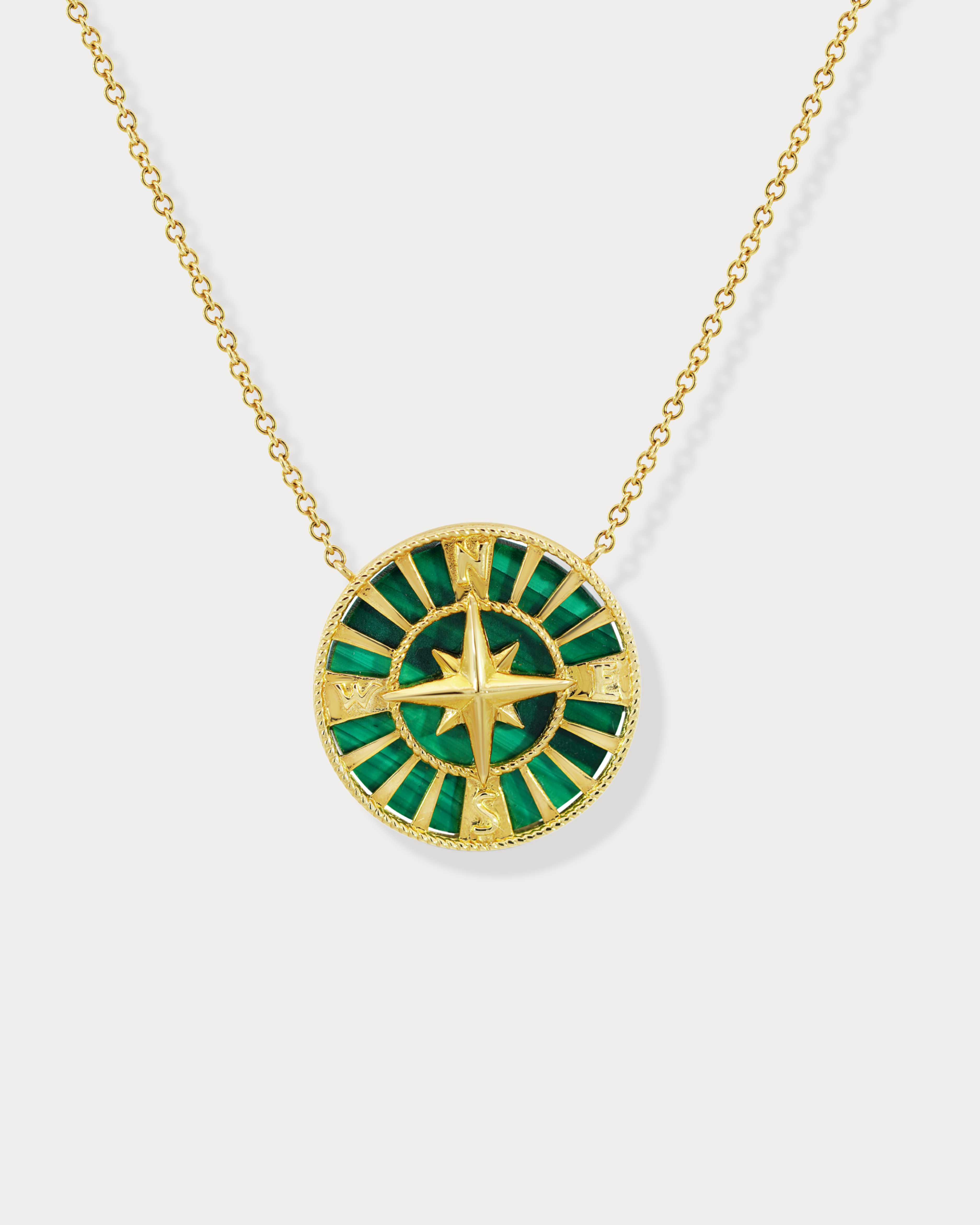 Pendentif boussole en or avec incrustation de malachite