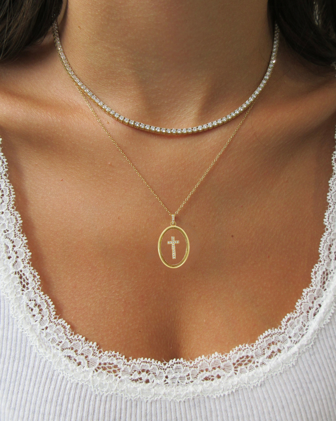 Collier médaillon croix en diamant