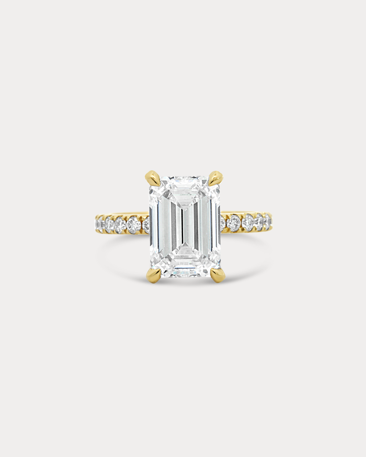 Bague de fiançailles en diamant taille émeraude avec anneau en diamant