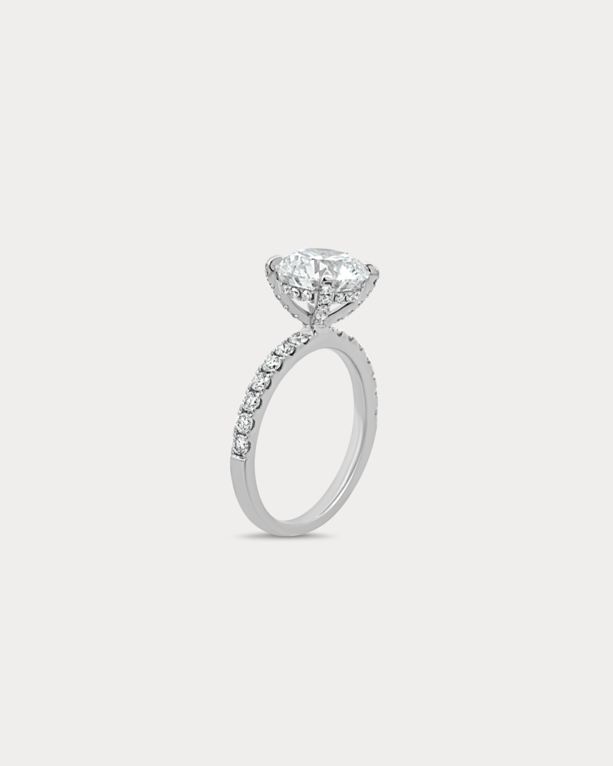 Bague de fiançailles taille ronde avec halo caché