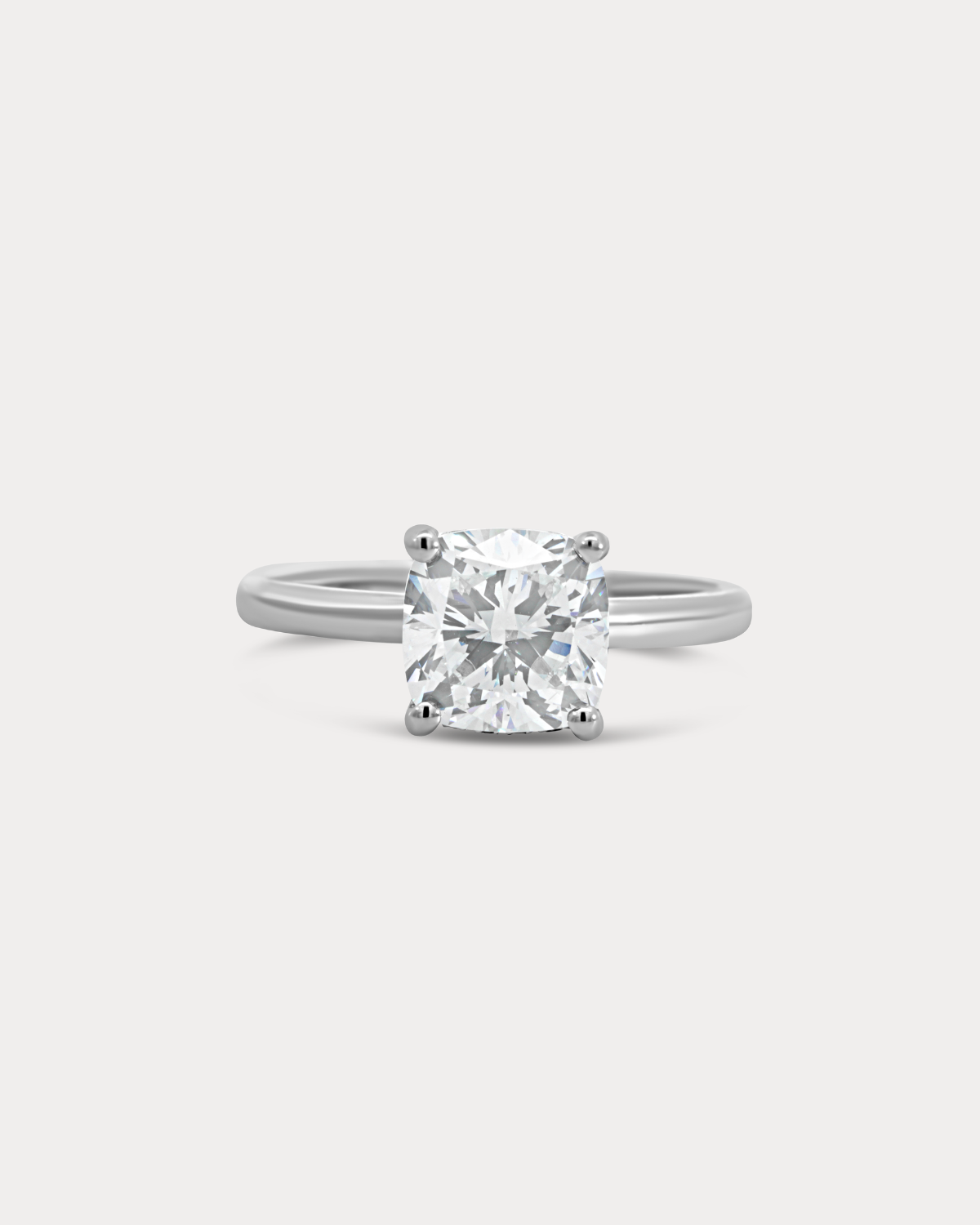 Bague de fiançailles coussin carré