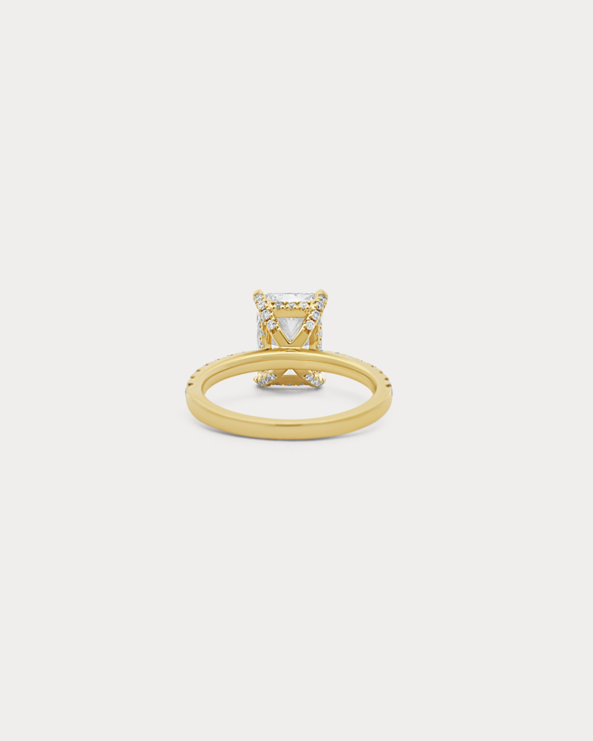 Bague de fiançailles taille radiant avec halo caché