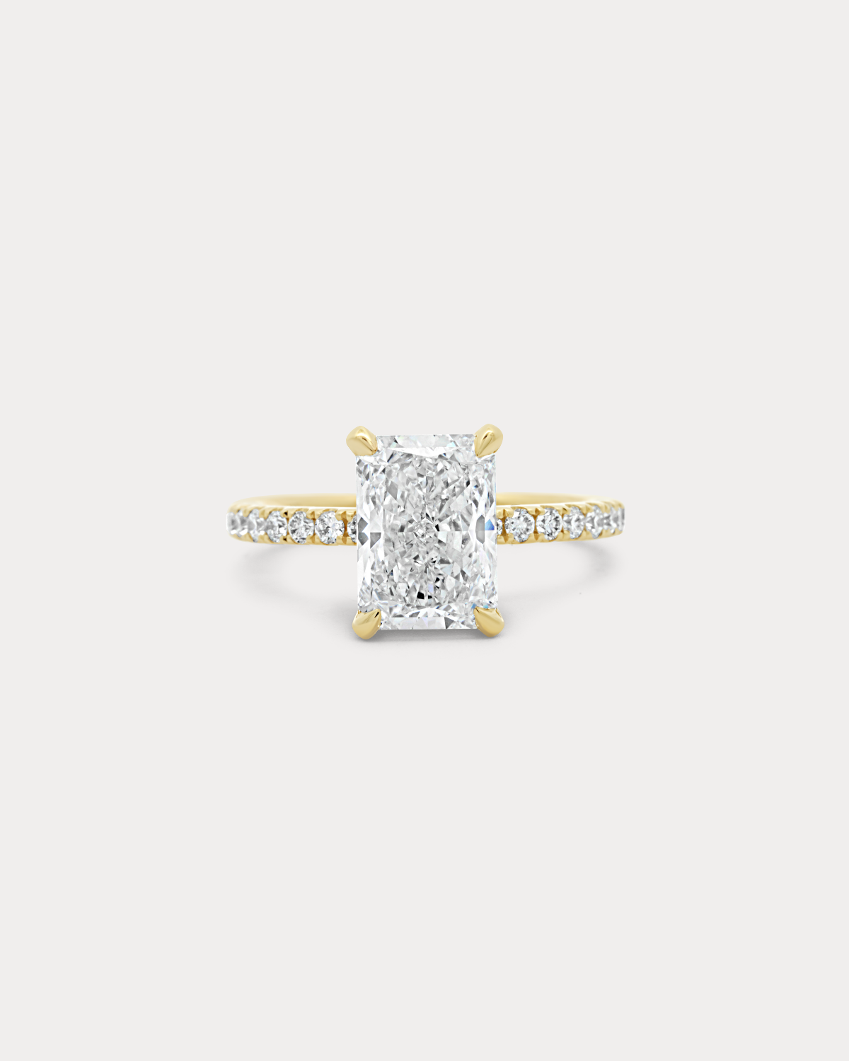 Bague de fiançailles taille radiant avec halo caché