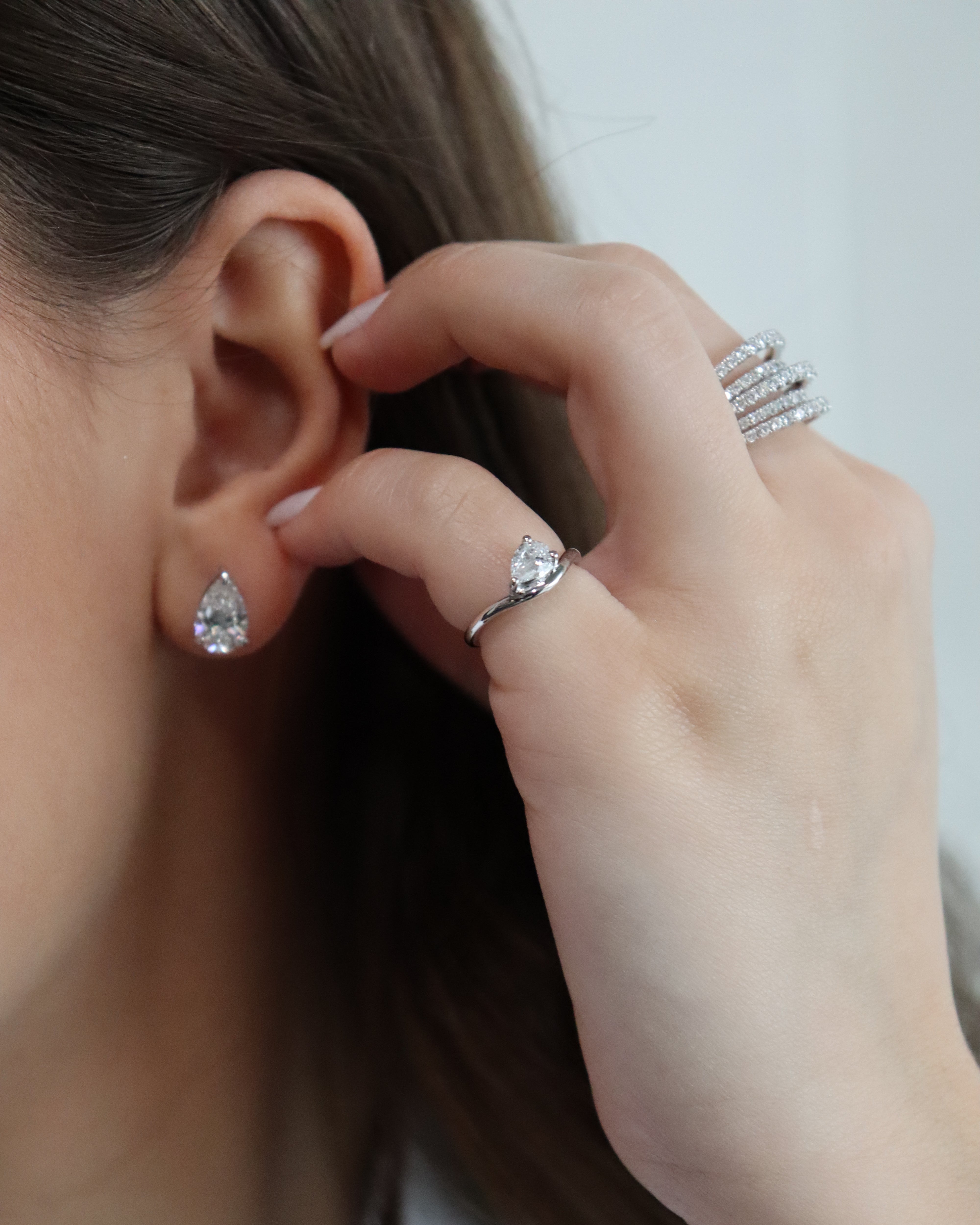 Pear-shaped Diamond Stud Earrings