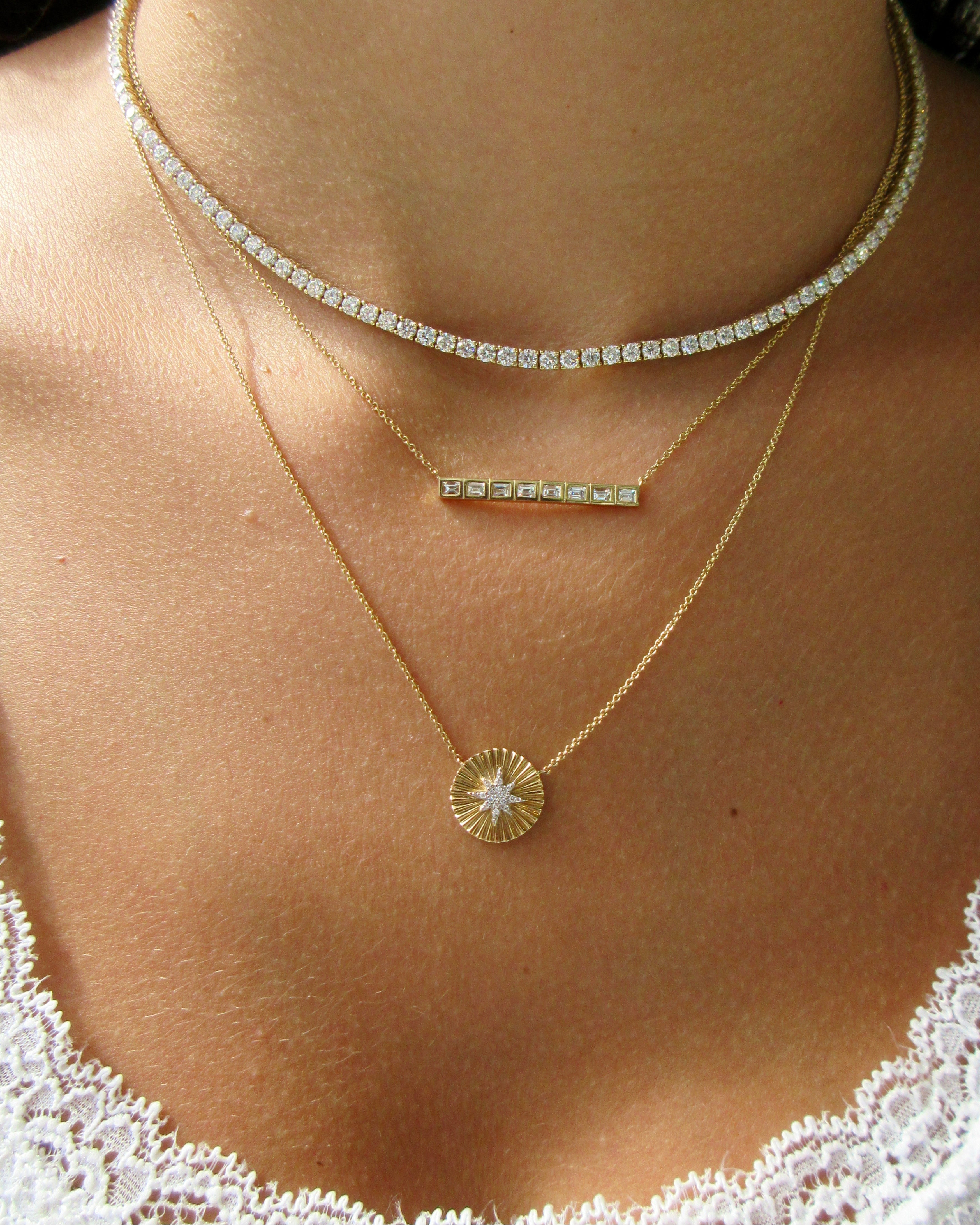 Collier avec barre de diamants baguette sertie